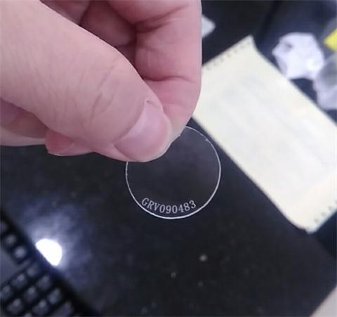 紫外激光打標(biāo)機(jī)打玻璃.jpg 紫外激光打標(biāo)機(jī)打玻璃.jpg