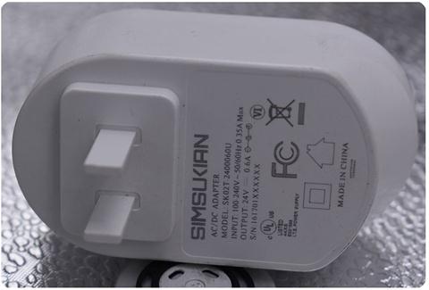 紫外激光打標(biāo)機(jī)打充電頭.jpg 紫外激光打標(biāo)機(jī)打充電頭.jpg