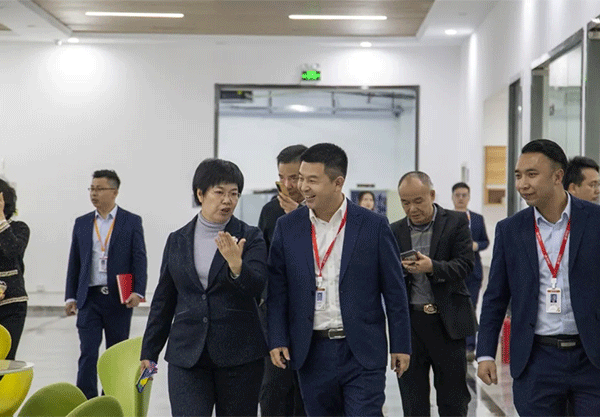 福建省長(zhǎng)汀縣呂莉縣長(zhǎng)一行蒞臨超越激光視察指導(dǎo)-5.png 福建省長(zhǎng)汀縣呂莉縣長(zhǎng)一行蒞臨超越激光視察指導(dǎo)-5.png